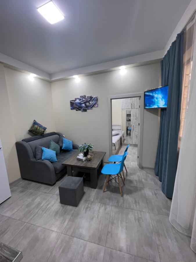 Cool Blue Interior Self Check In Apartment Yerevan Ngoại thất bức ảnh