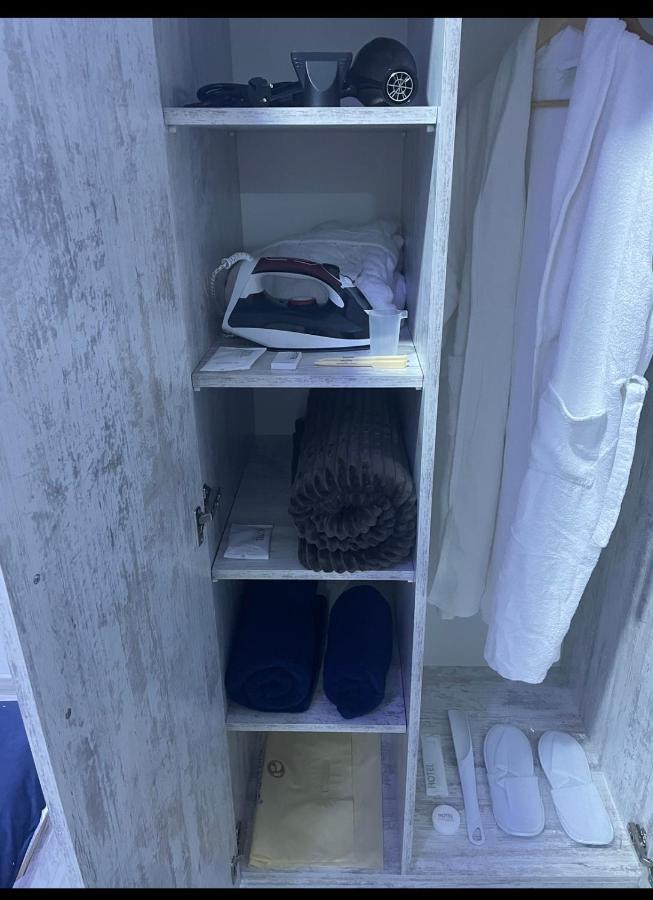 Cool Blue Interior Self Check In Apartment Yerevan Ngoại thất bức ảnh