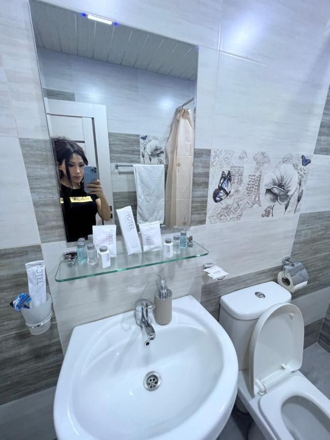 Cool Blue Interior Self Check In Apartment Yerevan Ngoại thất bức ảnh