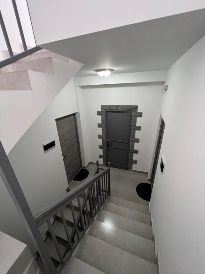 Cool Blue Interior Self Check In Apartment Yerevan Ngoại thất bức ảnh