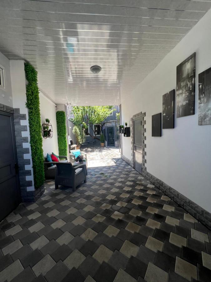 Cool Blue Interior Self Check In Apartment Yerevan Ngoại thất bức ảnh