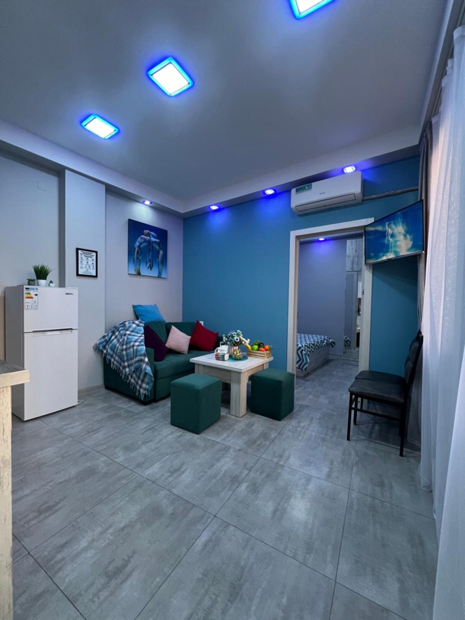 Cool Blue Interior Self Check In Apartment Yerevan Ngoại thất bức ảnh