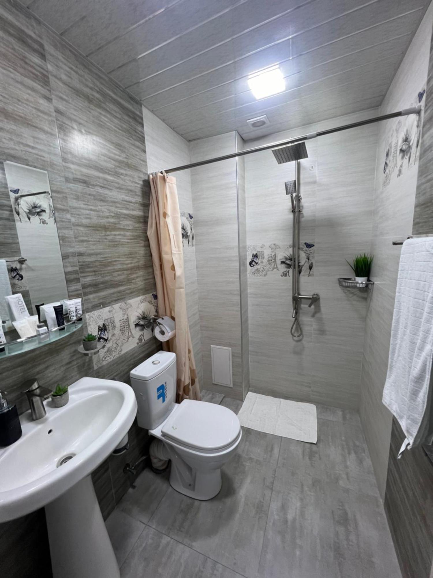 Cool Blue Interior Self Check In Apartment Yerevan Ngoại thất bức ảnh