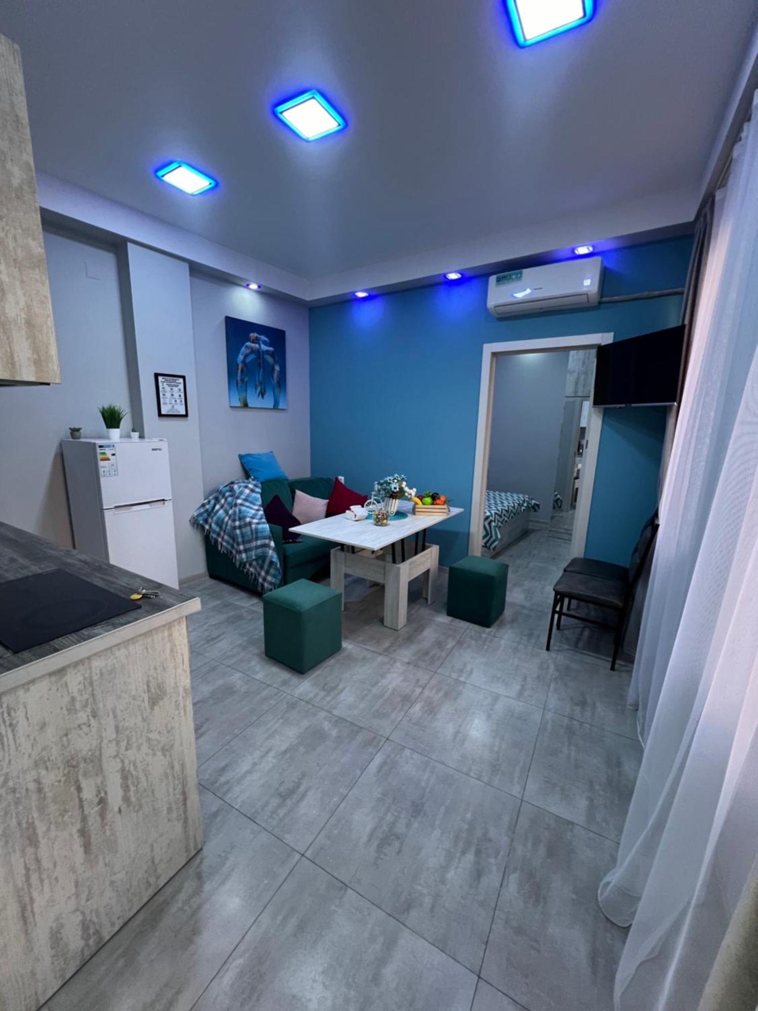 Cool Blue Interior Self Check In Apartment Yerevan Ngoại thất bức ảnh