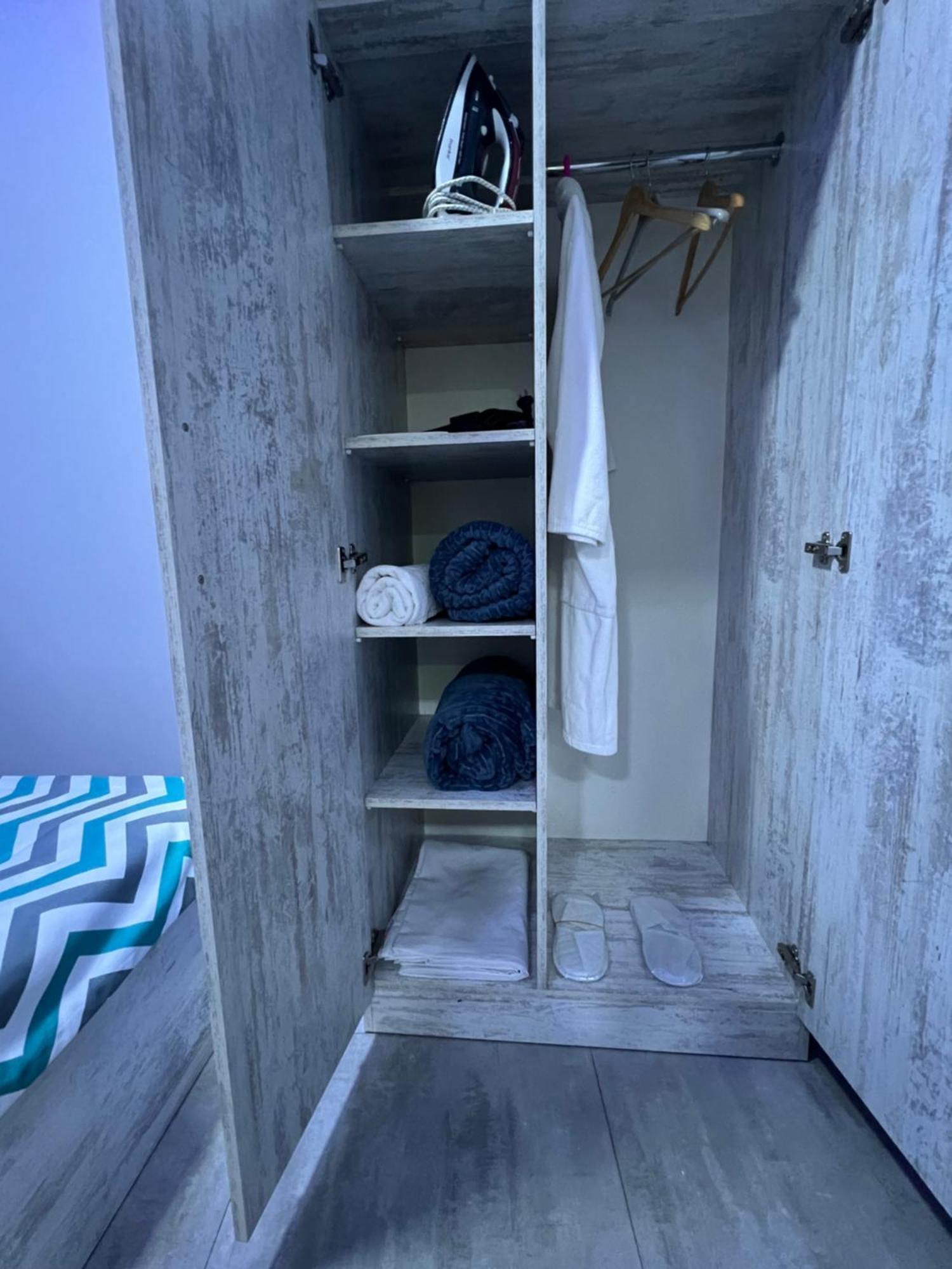 Cool Blue Interior Self Check In Apartment Yerevan Ngoại thất bức ảnh