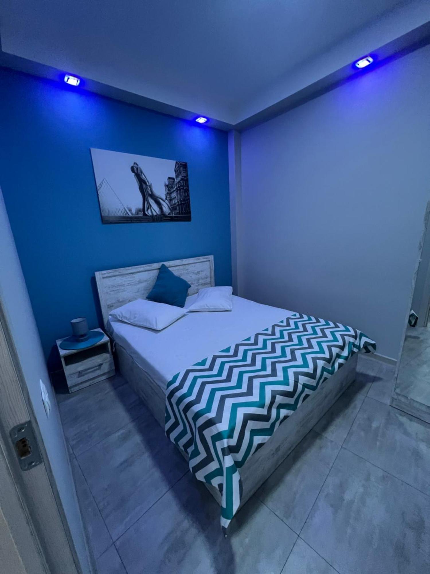 Cool Blue Interior Self Check In Apartment Yerevan Ngoại thất bức ảnh