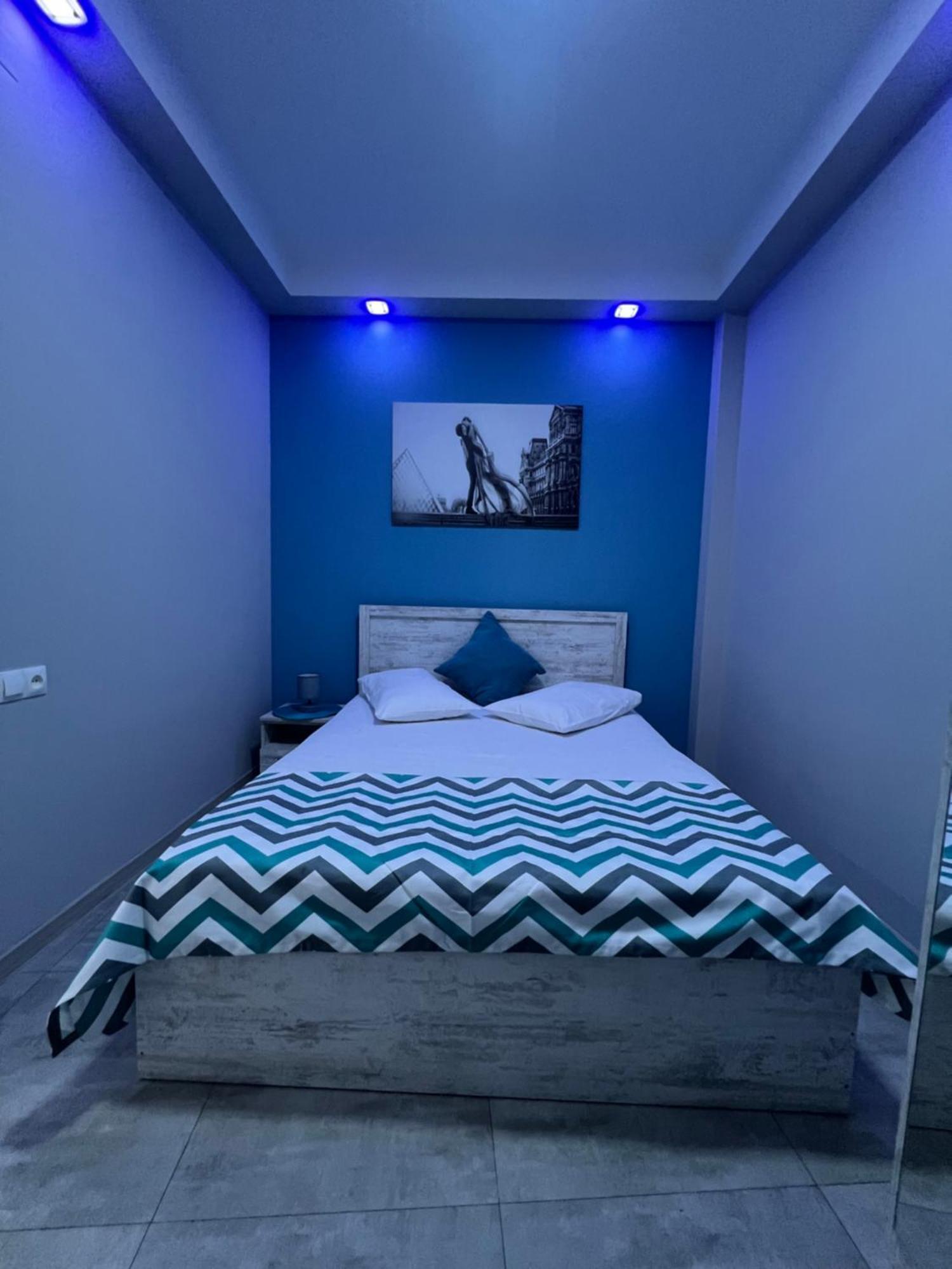 Cool Blue Interior Self Check In Apartment Yerevan Ngoại thất bức ảnh