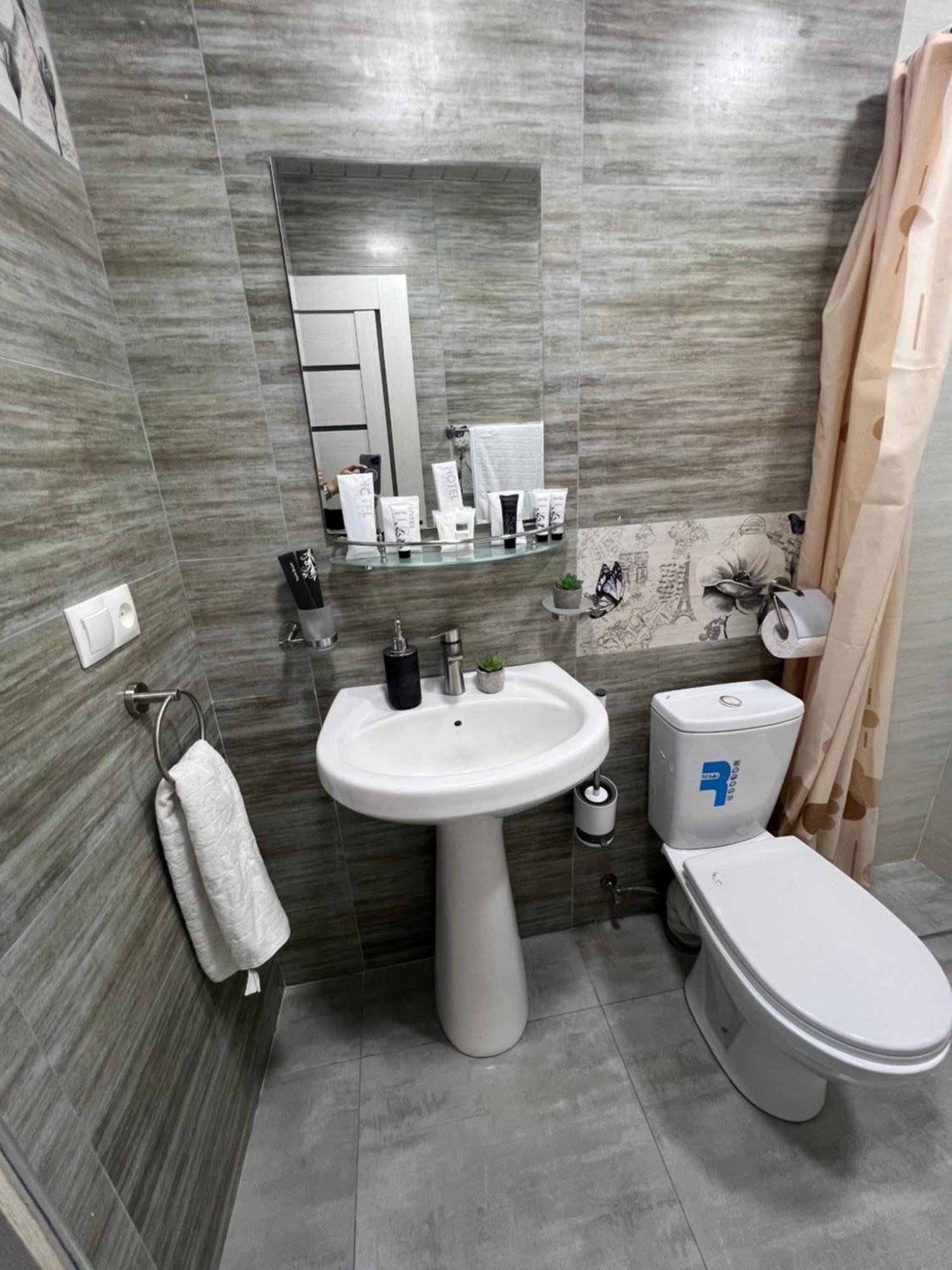 Cool Blue Interior Self Check In Apartment Yerevan Ngoại thất bức ảnh