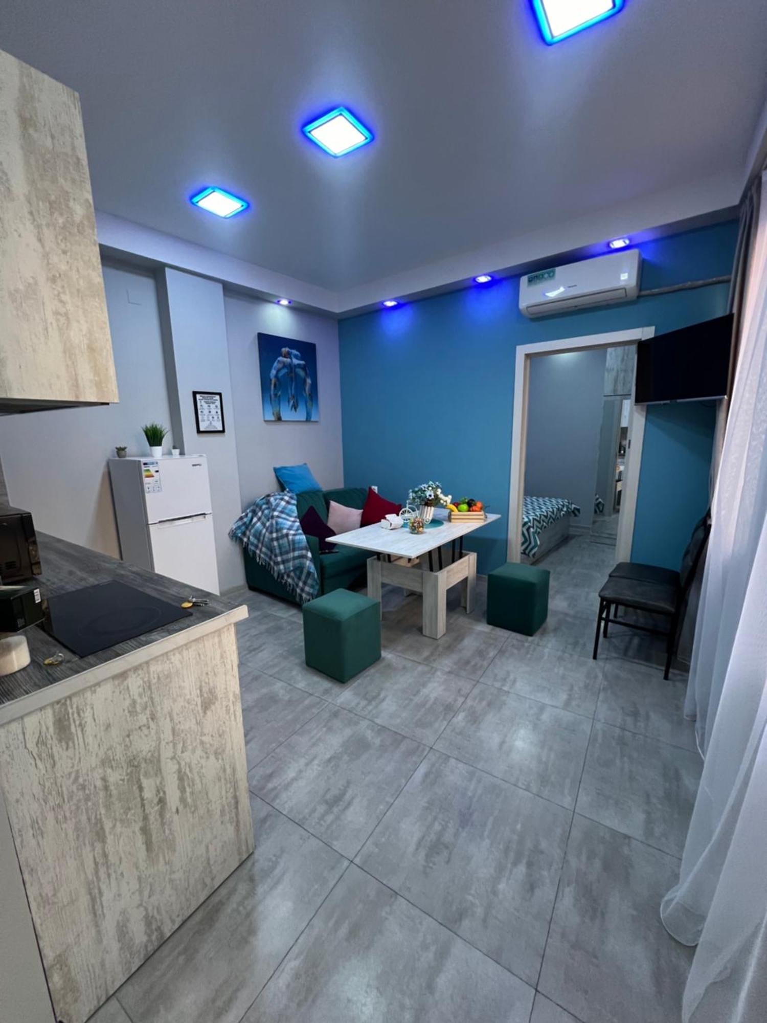 Cool Blue Interior Self Check In Apartment Yerevan Ngoại thất bức ảnh