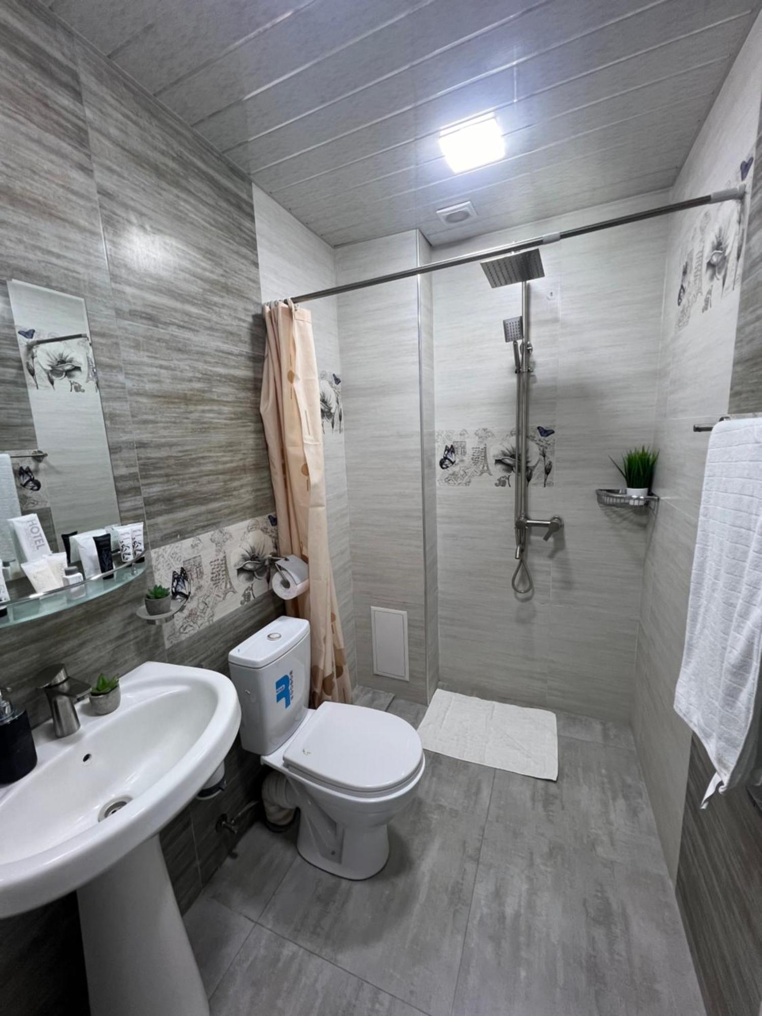 Cool Blue Interior Self Check In Apartment Yerevan Ngoại thất bức ảnh
