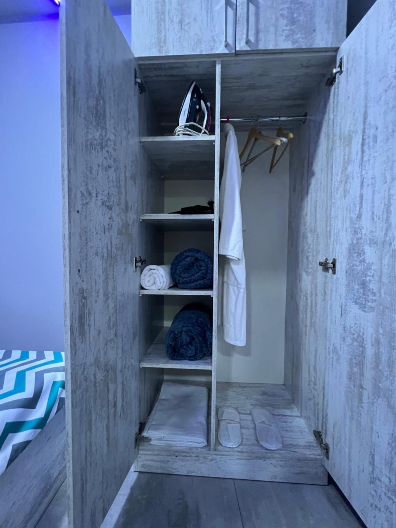 Cool Blue Interior Self Check In Apartment Yerevan Ngoại thất bức ảnh